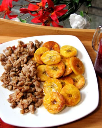 Ground sausage and fried plantains served with unsweet fruity black tea in mason jar.