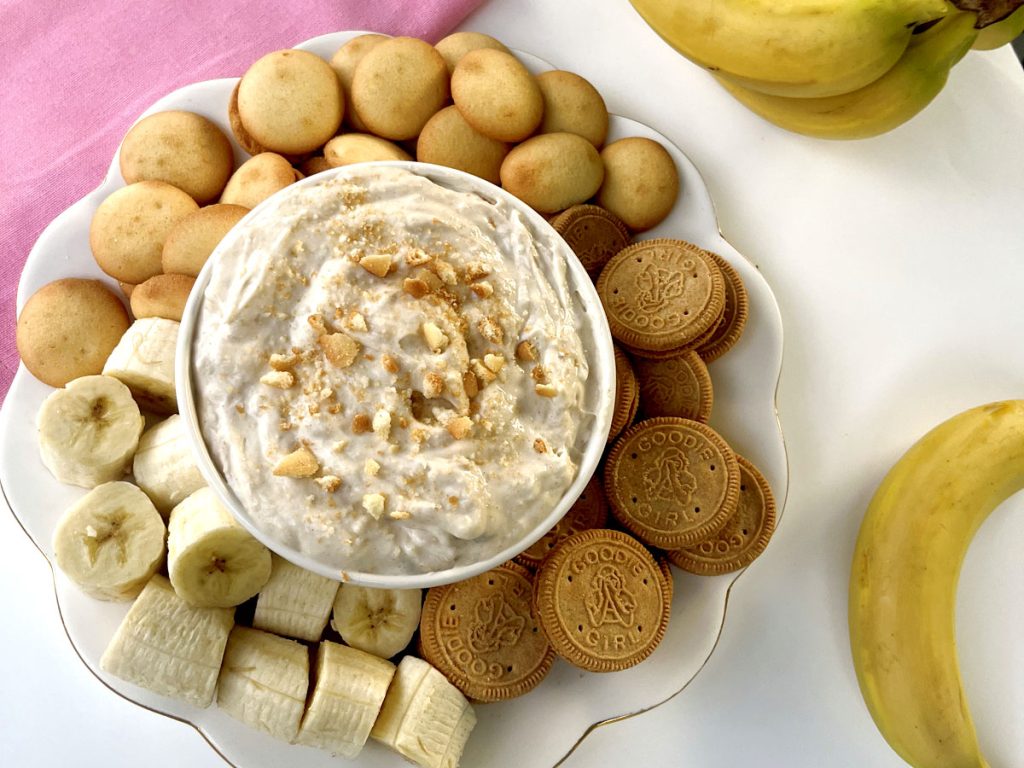 Banana Pudding Dip with Pink Napkin and Dippers